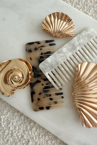 Mini Icon Shell Claw Clip Gold