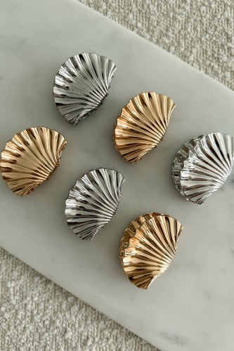 Mini Icon Shell Claw Clip Gold